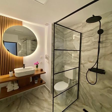 Apartament Pensiunea Liziera Buşteni Exteriör bild