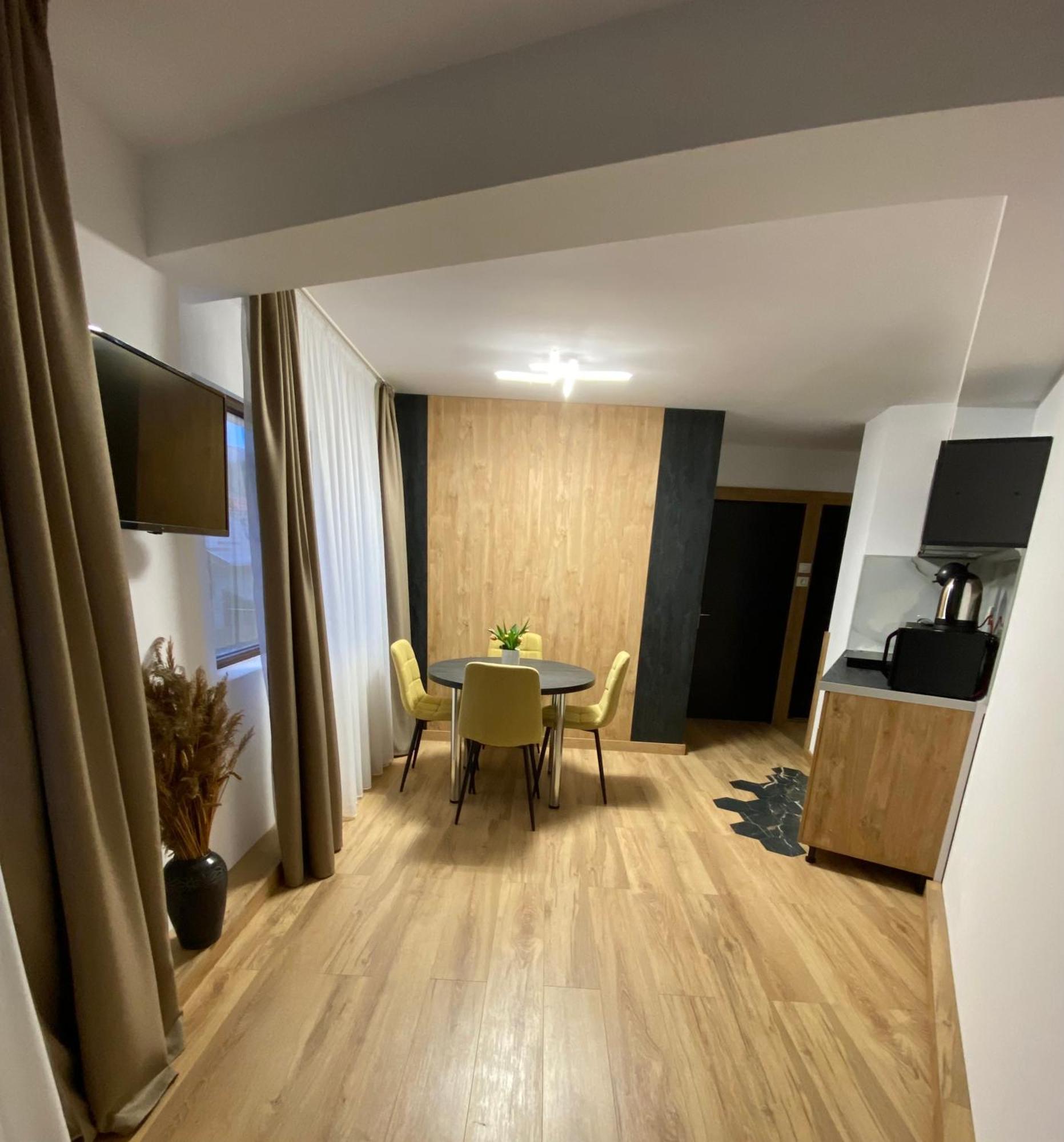 Apartament Pensiunea Liziera Buşteni Exteriör bild